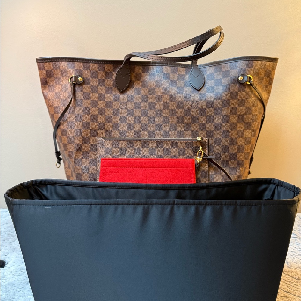 Louis Vuitton GM Damier Ebene Tote with bag and pouch inserts. - Picture 5 of 8